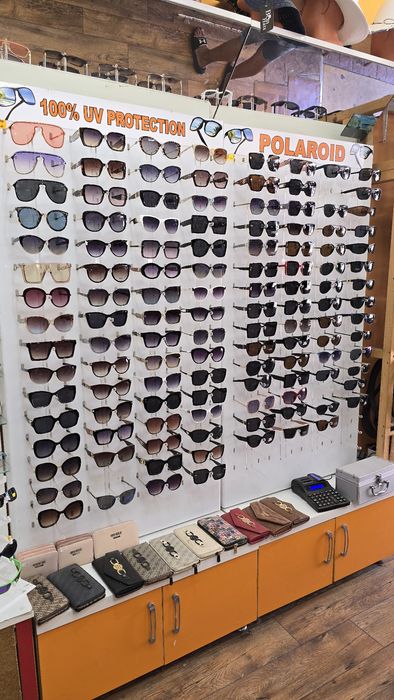 Стилажи за слънчеви очила