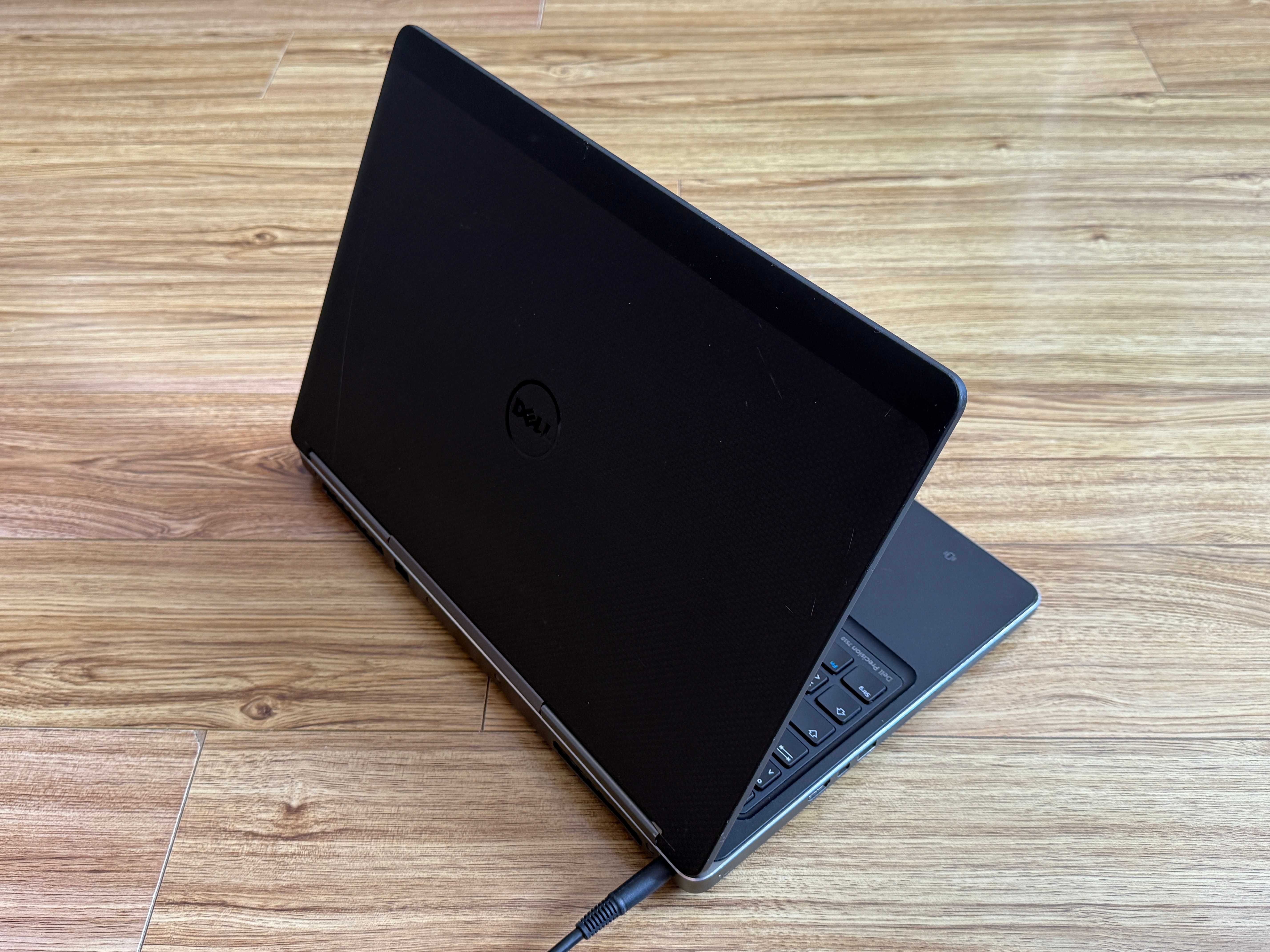 Dell Precision 7510`i7-6820HQ/16GB RAM/256GB SSD/Nvidia M1000M/FHD IPS