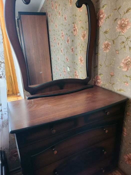 Коомод + 2 маленький тумбочки