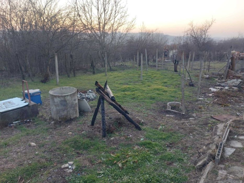 Парцел с къща местност Нежовец