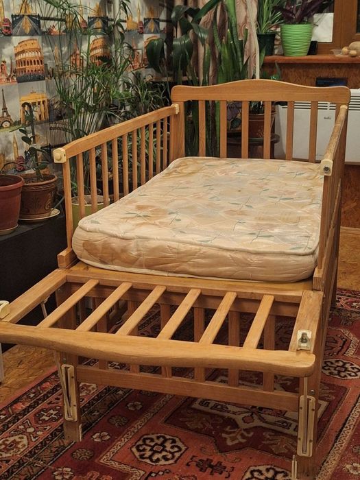 Детская кроватка