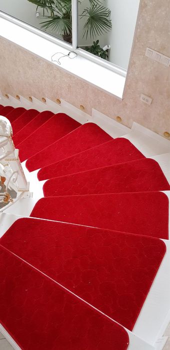Красный дорожка ковролин