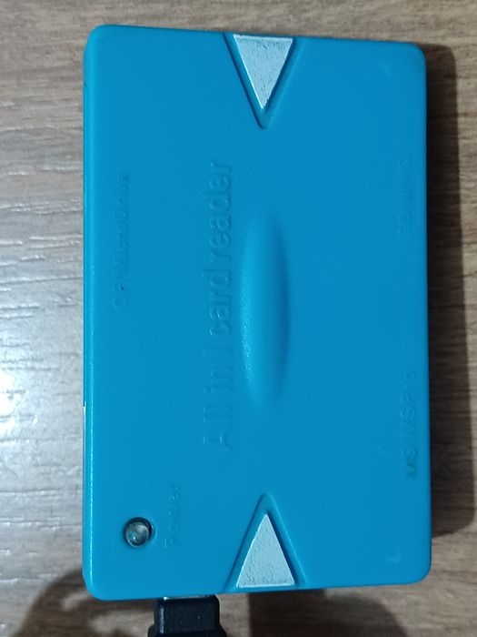 Cititoare carduri memorie SD, MICRO SD, CF, MS
Pretul este pentru o bu