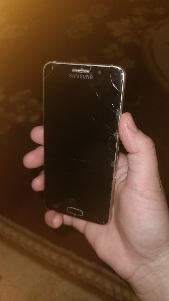 Samsung телефон А3.6 сотилади 16 гб