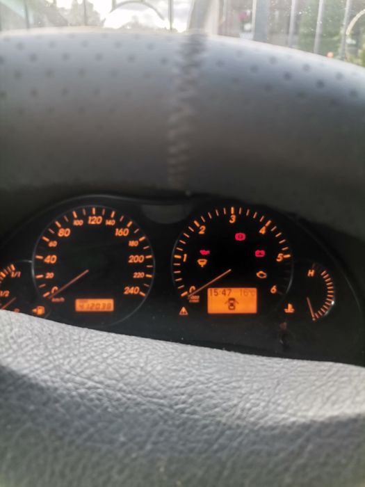Vând Toyota Avensis T25