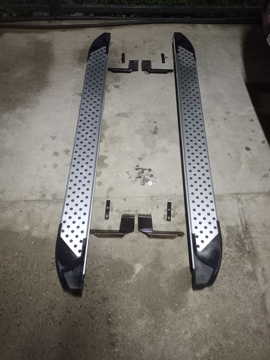 Накладные пороги на RAV4