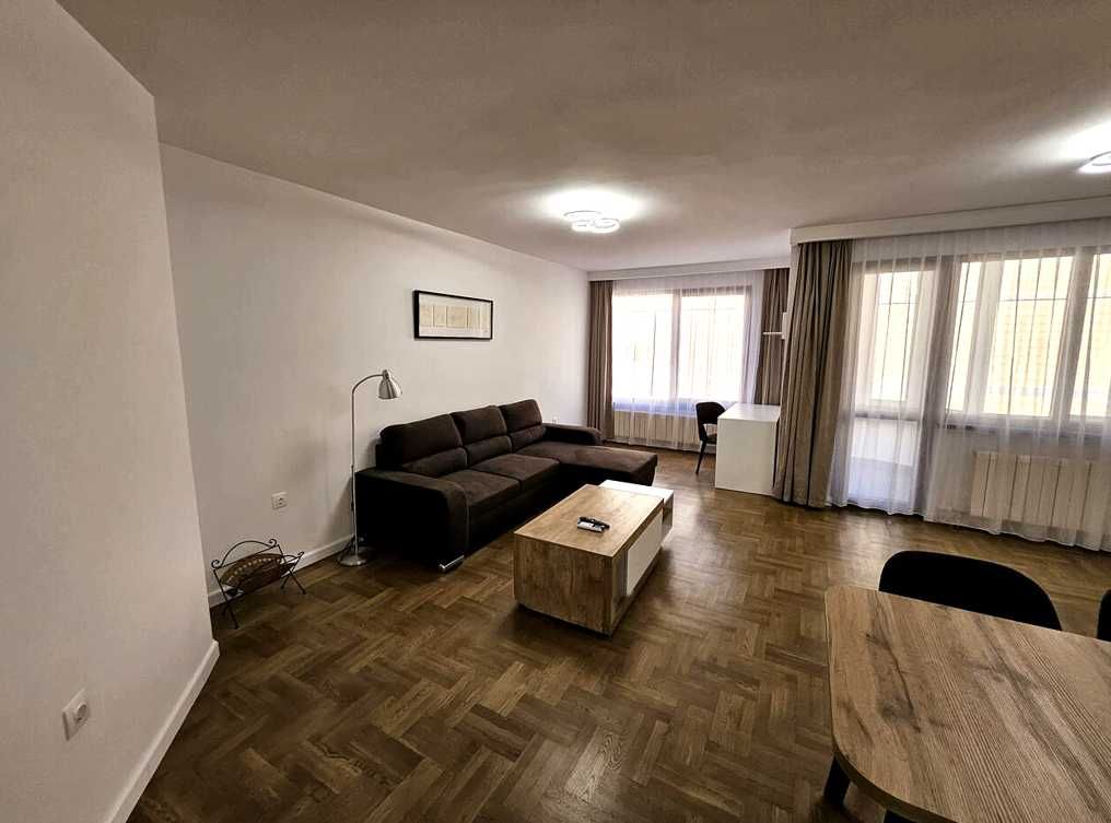 Дава се под наем Тристаен апартамент в Пловдив, Център - 130 кв.м за 850 € - Снимка #1