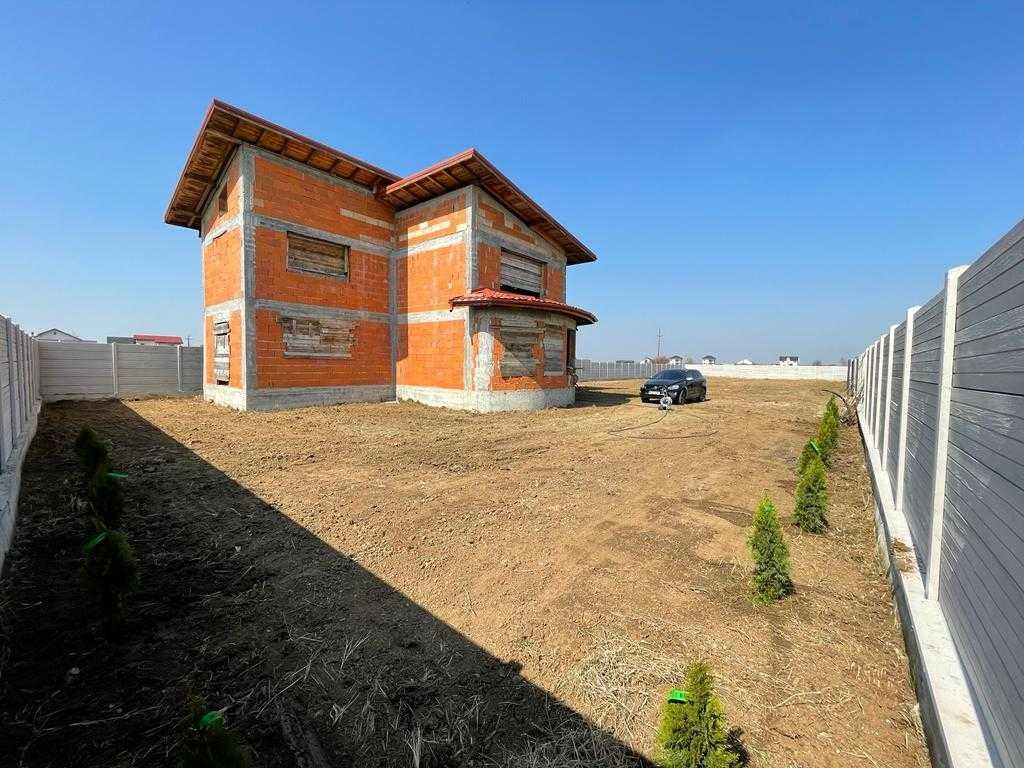 Casa (la rosu) | 1500mp teren | toate utilitatile | PROPRIETAR