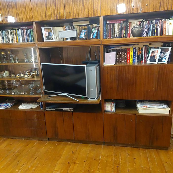 Холна секция. Запазена, без драскотина