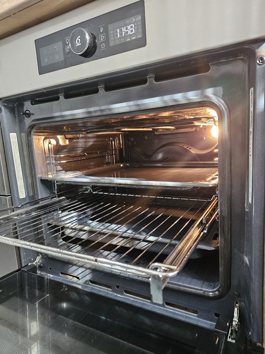 Pachet Plita  si Cuptor incorporabile Whirlpool 6th sense ecran tactil