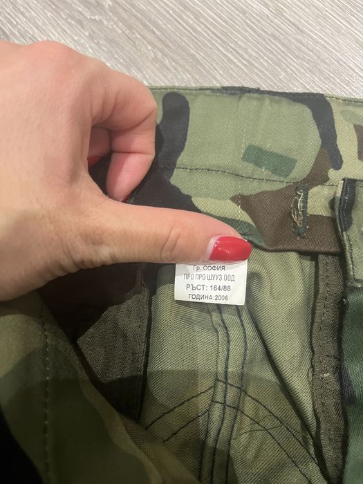 Продавам камуфлажни дрехи