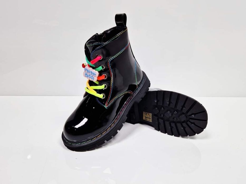 Детски лачени боти