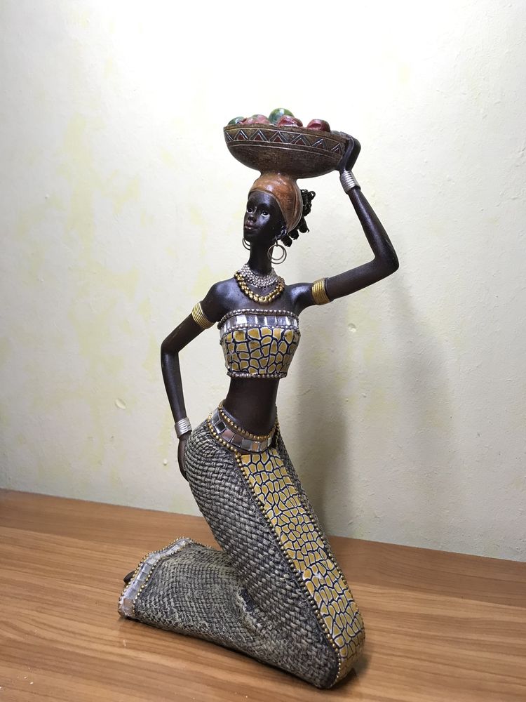 Statui femei africane