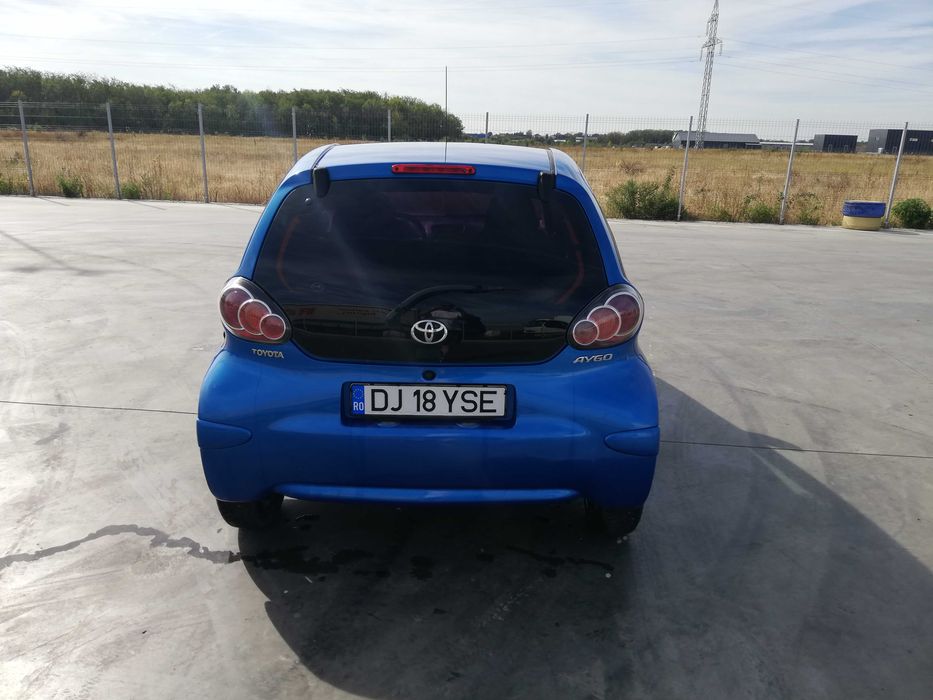 Vând Toyota  Aygo 2012