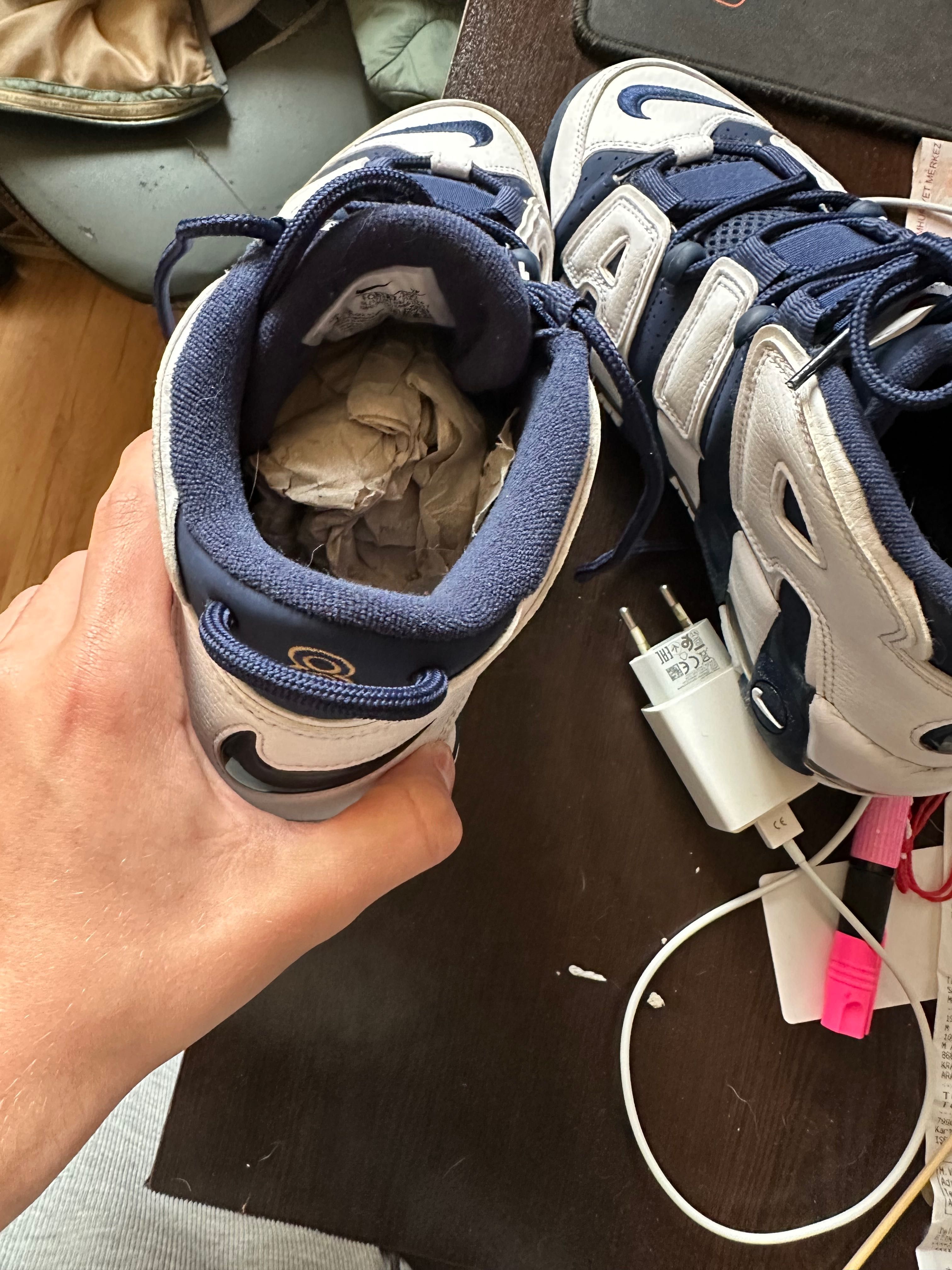 Nike uptempo обувки