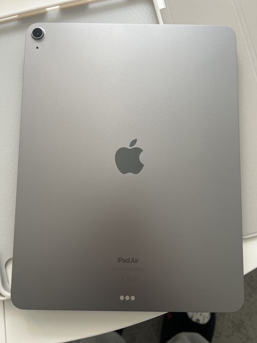 Apple iPad Air 13" M2 (2024) 6th Gen Wifi
