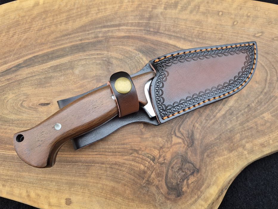 Ръчно изработен нож с кожена кания,LN403