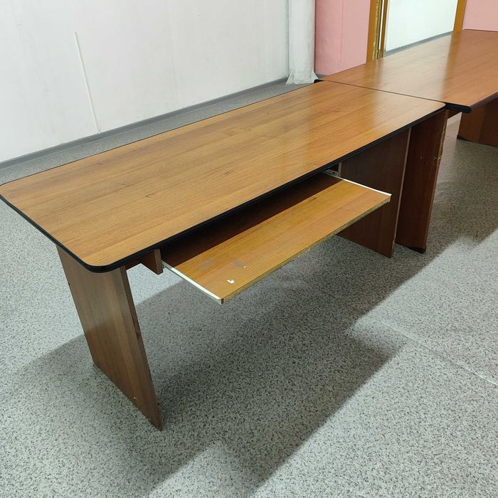 Продам стол, комод