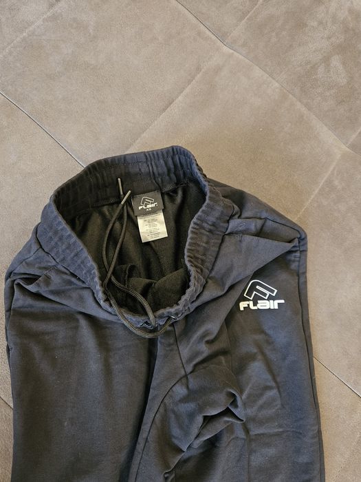 Черен панталон flair