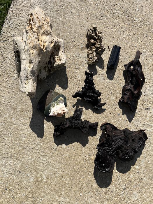 Decoratiuni acvariu din lemn și piatră – design unicat