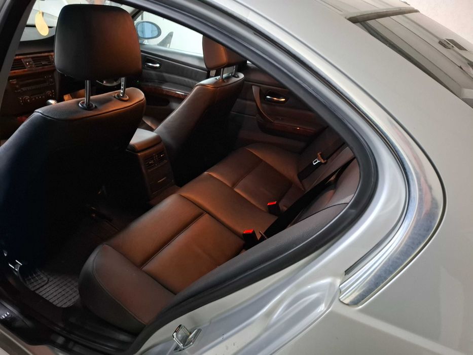 dezmembrez bmw 330d e90
