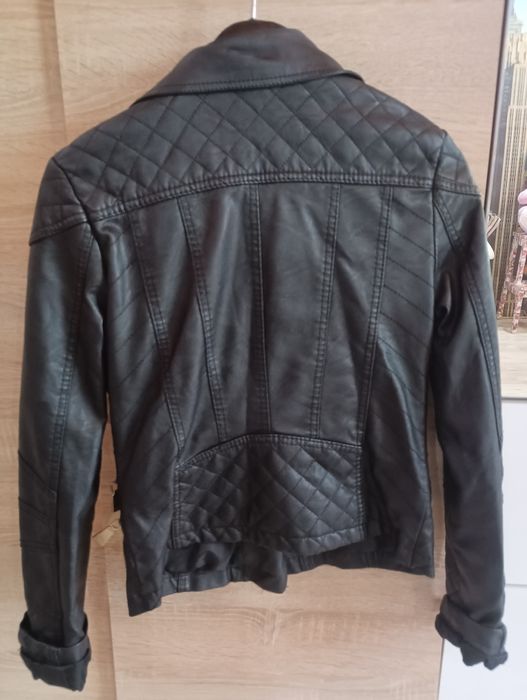 Черно кожено яке