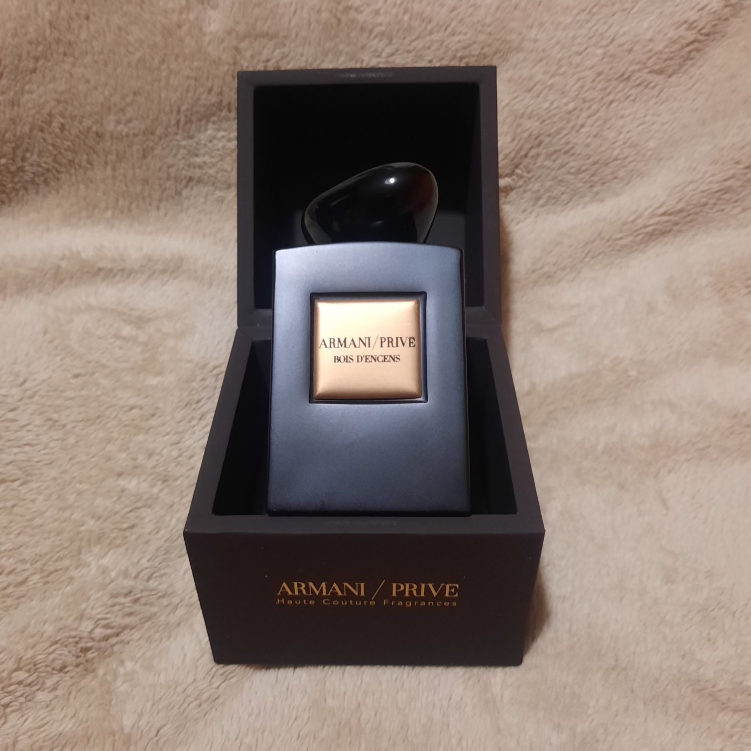 Giorgio Armani Prive Bois D'encens


ARMANI PRIVÉ BOIS D'ENCENS PRIVÉ