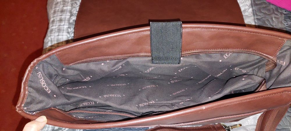 Елегантна  нова кожена чанта