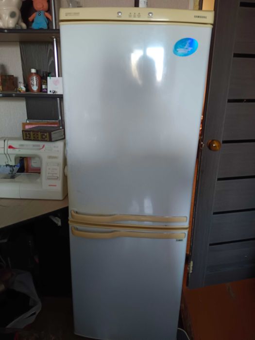 Холодильник Samsung