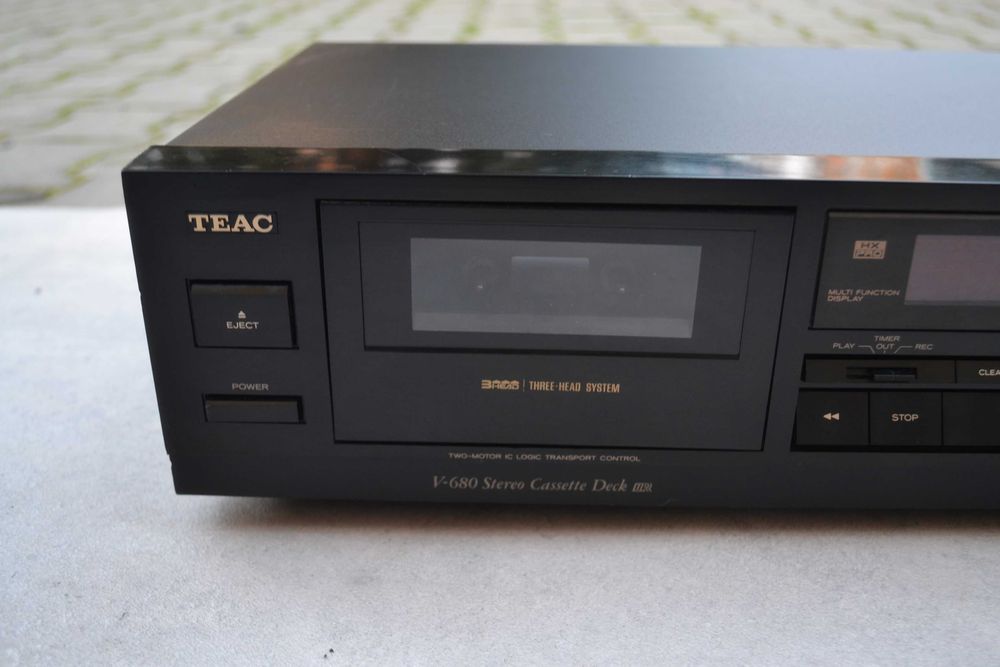 Deck Teac model  V 680