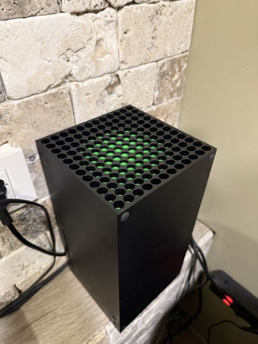 Xbox series X 1TB + аксесоари + игри