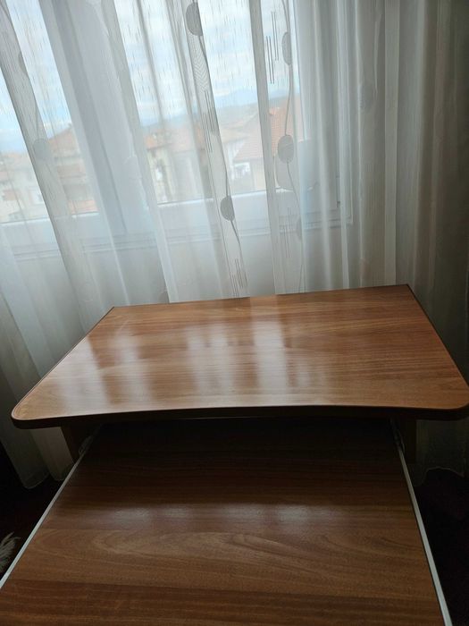 Практично и удобно бюро