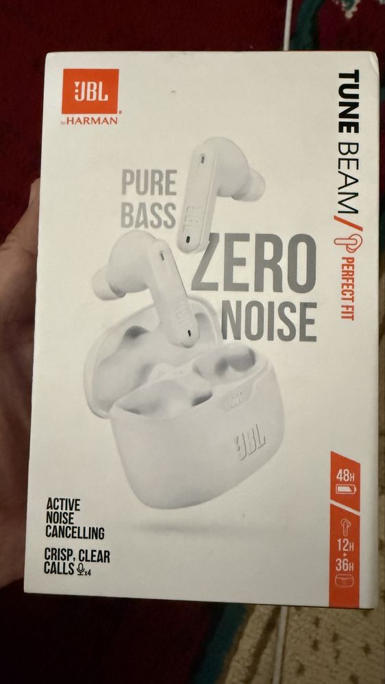 JBL белый новый.