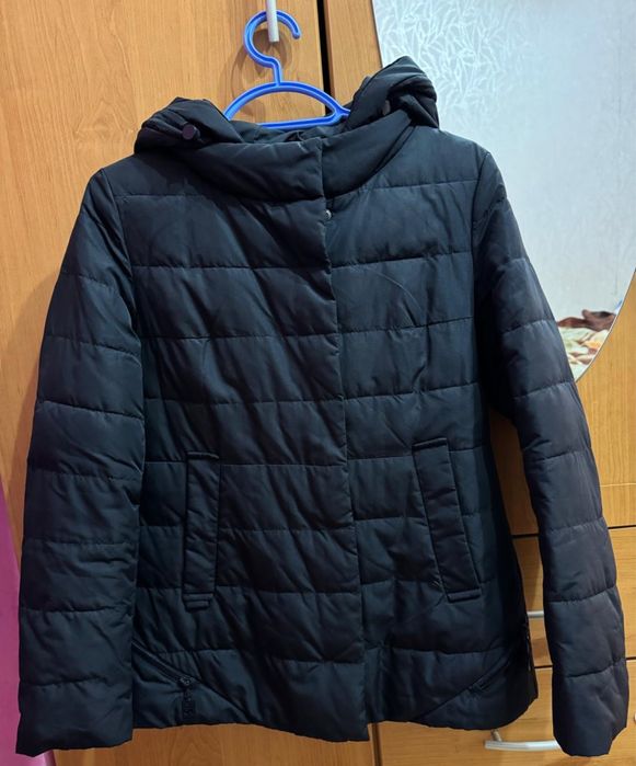 Продам демисезонную куртку в отличном состоянии, размер L (46)