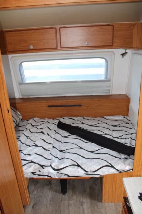 Продавам две каравани на к-г Китен