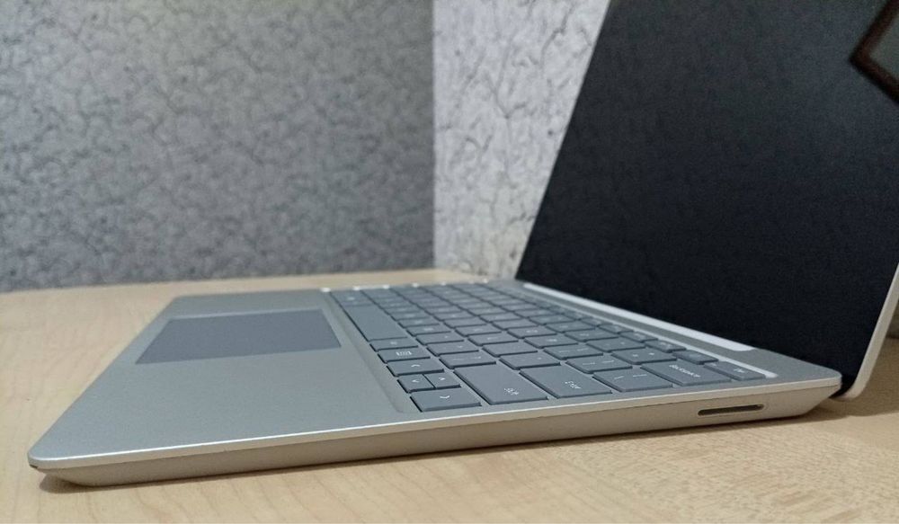 Microsoft Surface Go laptop Platinum