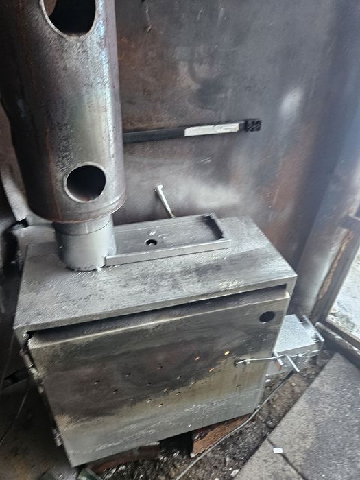 Sobă  ulei ars  model  deosebit sau pot vinde  numai arzatorul