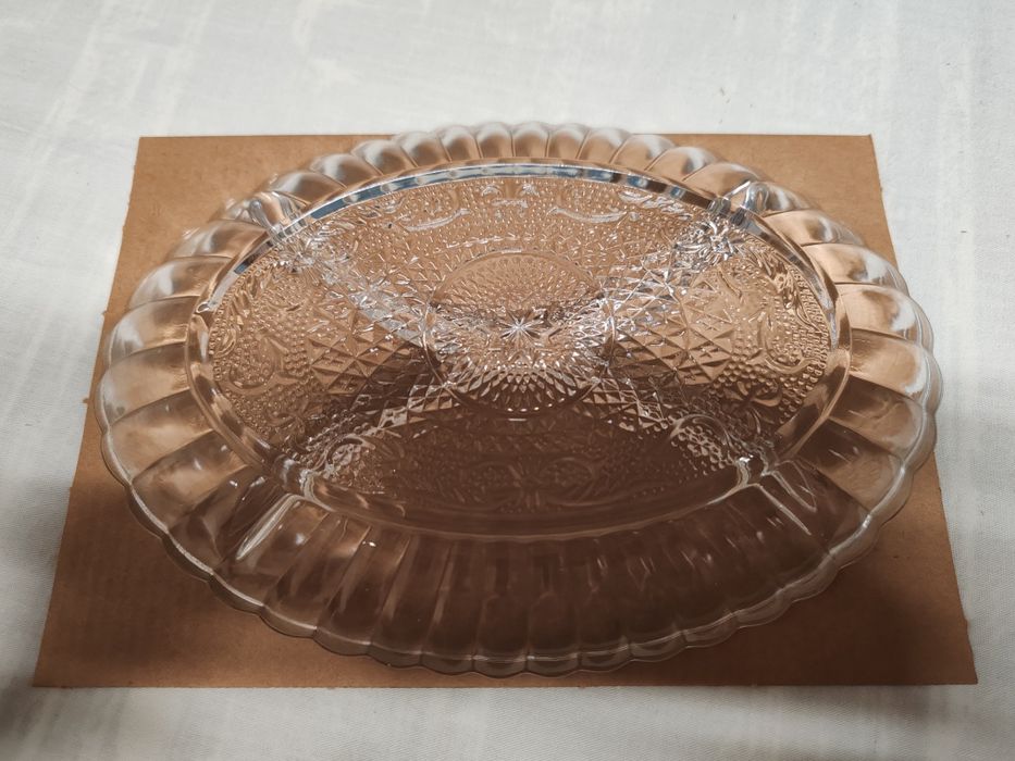 Нова стъклена чиния