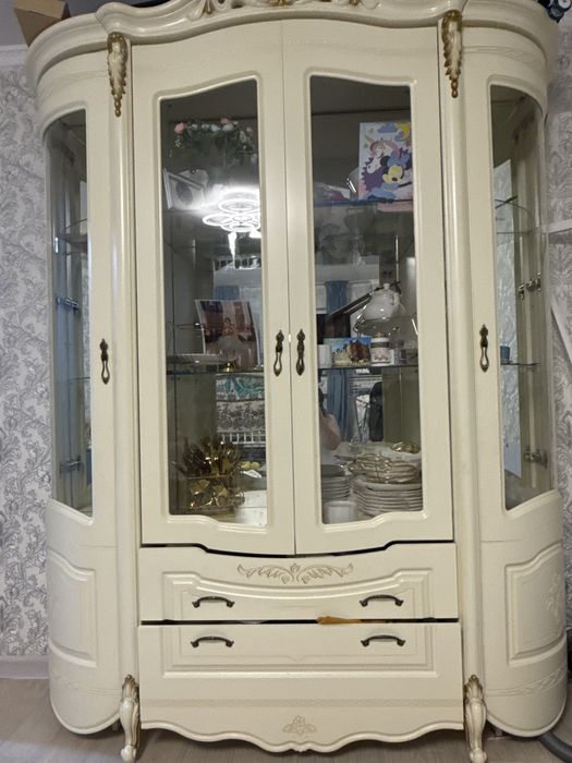 Шкаф ветрина залға арналған