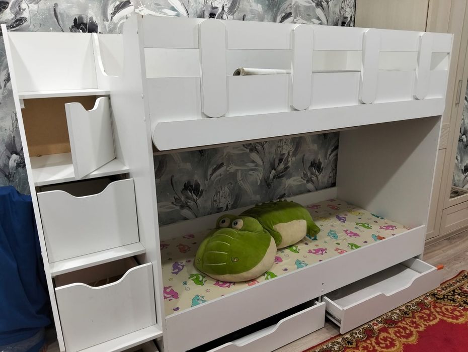 Детская двухярусная кровать