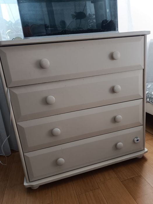 Комод с выдвижными ящиками