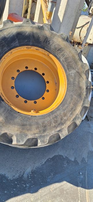 Джанти  18 w 28 с 12  болта и с гуми , свалени от Liebherr