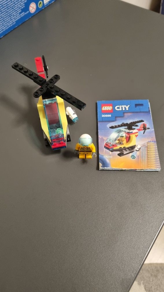 Lot 3 lego city   .