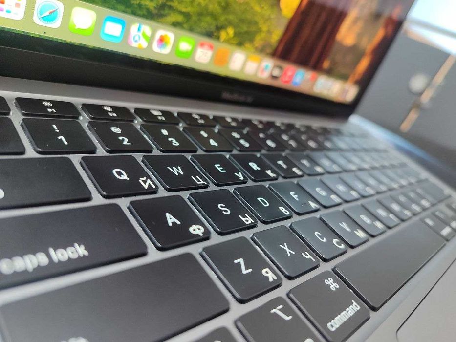 Ноутбук Macbook air 2020 M1 8/256