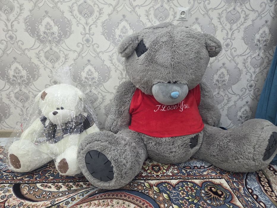 Новые плюшевые мишки продаются по полцены.