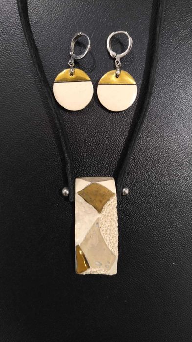 Комплект ръчно изработени керамични колие и обеци БАГРА