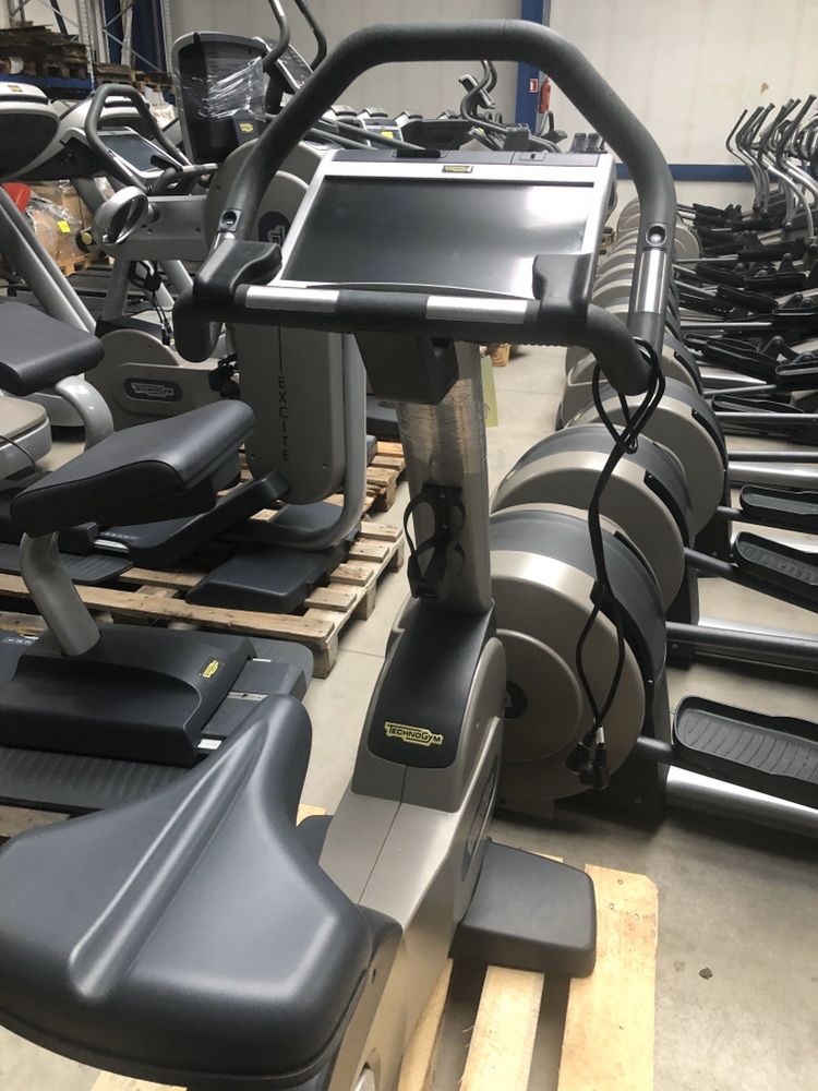 Depozit aparate fitness technogym element line