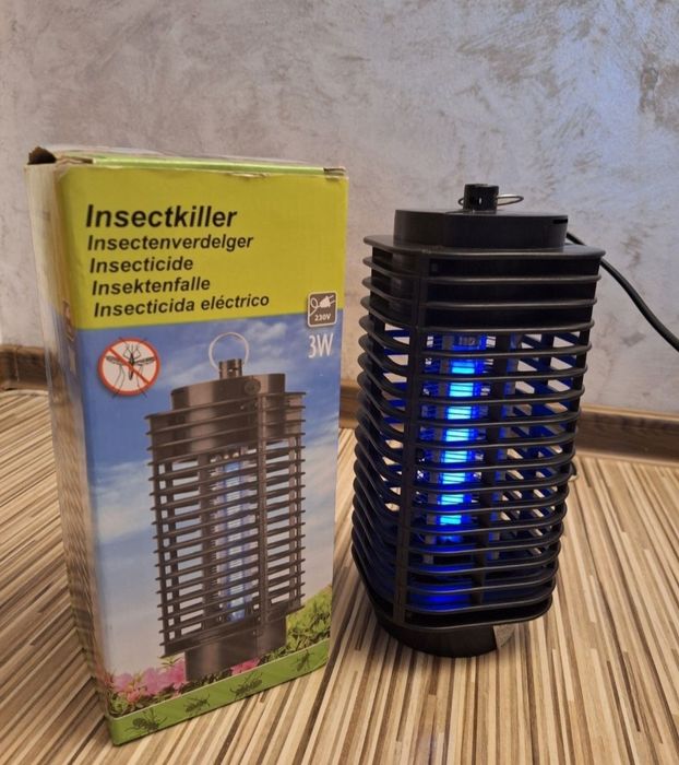 Lampă anti-insecte lumină UV.