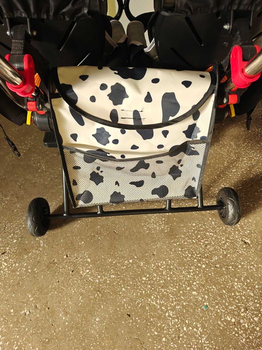 Se vinde cărucior gemeni