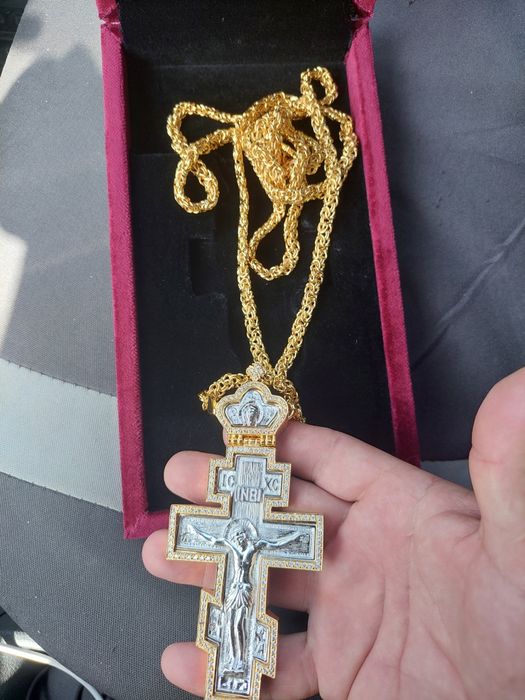 Vand cruci pectorale